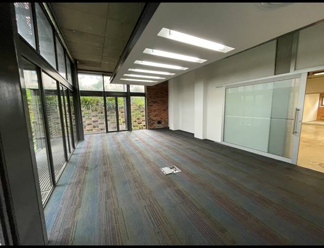 320M² OFFICE TO LET IN BRYANSTON